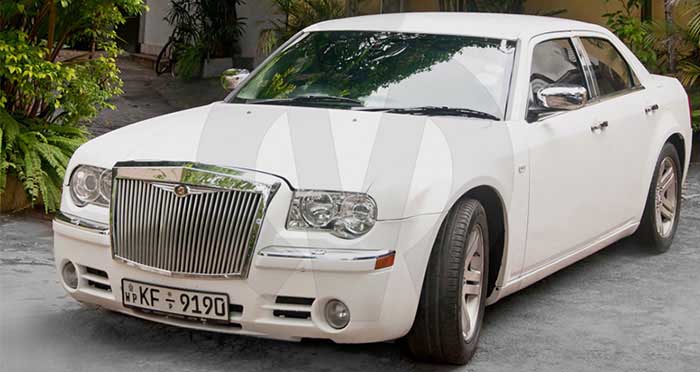 Chrysler 300C (Rolls Royce Facelift) Chrysler 300C (Rolls Royce Facelift)