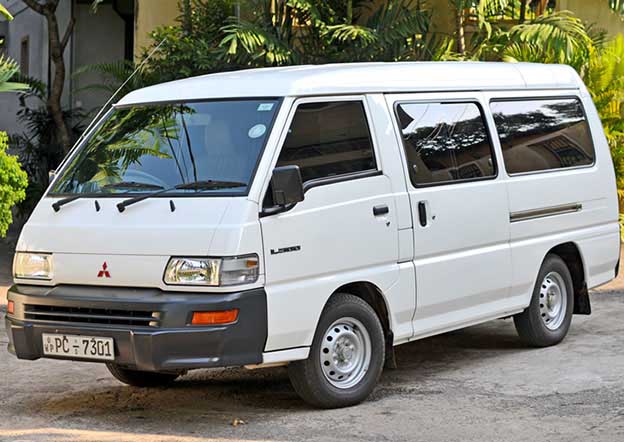 Mitsubishi L300 6 Passenger Dual A/C Mitsubishi L300 6 Passenger Dual A/C