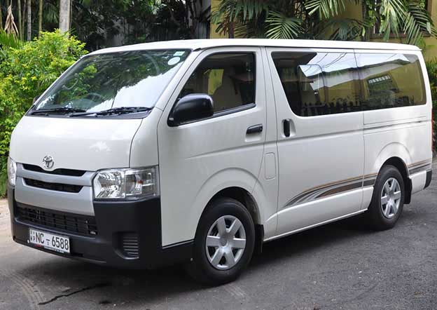 Toyota Regius 9 Passenger. Dual A/C Toyota Regius 9 Passenger. Dual A/C